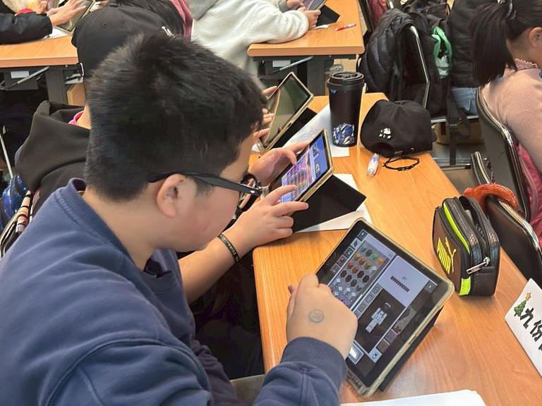 同學透過遊戲與AI技術建構屬於自己的在地漁港。